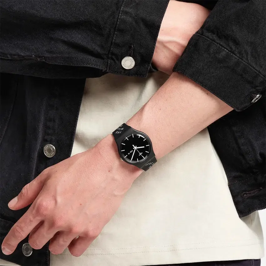 Black Milk van Swatch