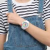 Ervaar de puurheid van Neon met Swatch