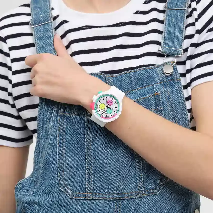 Ervaar de puurheid van Neon met Swatch